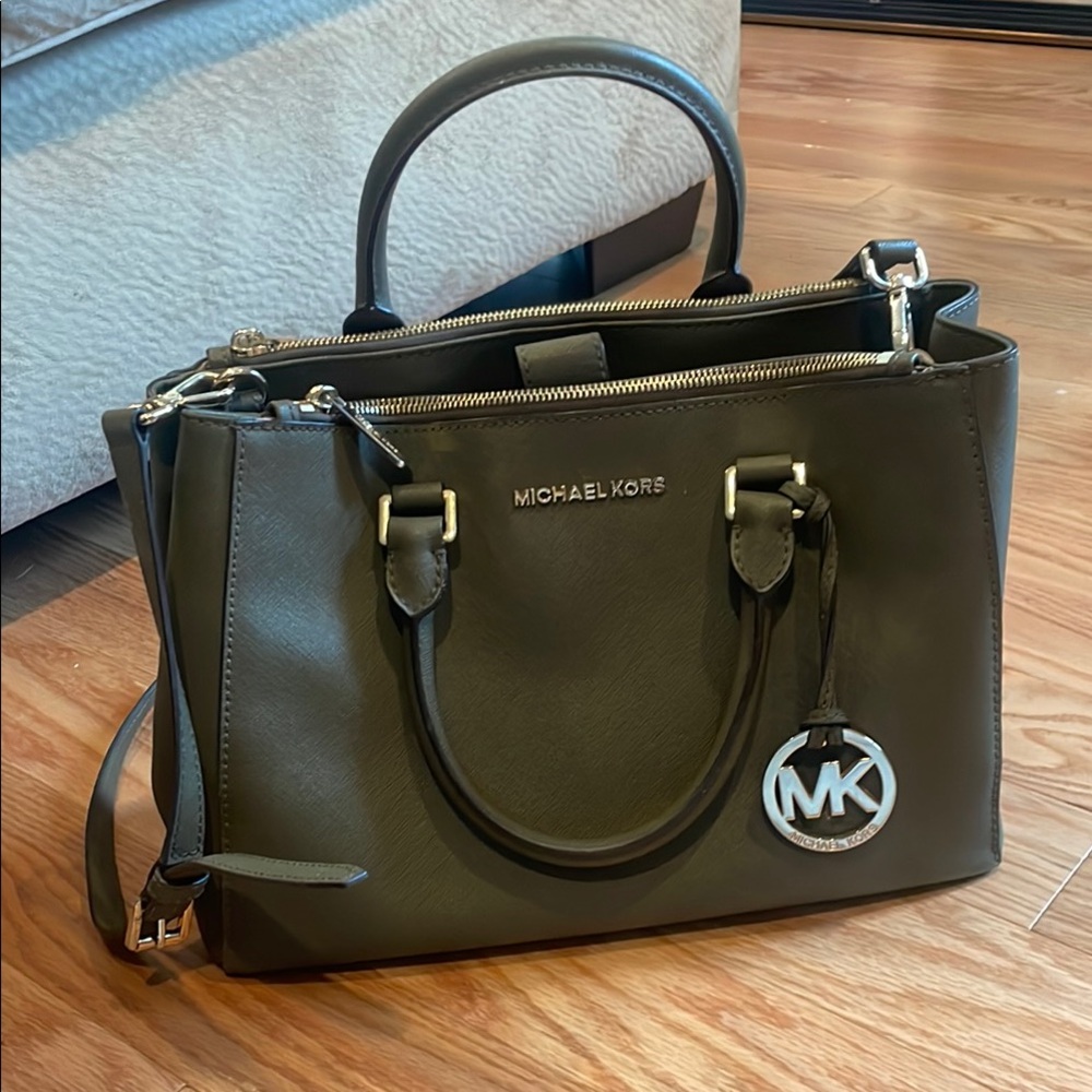 Michael Kors Savannah olive green bag